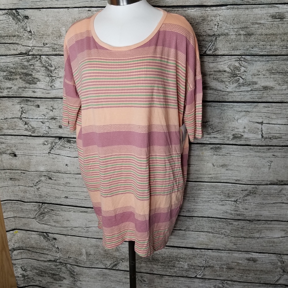 Lularoe Irma Tunic Size XS.Pit to pit approx:  24 inches Right shoulder to bo